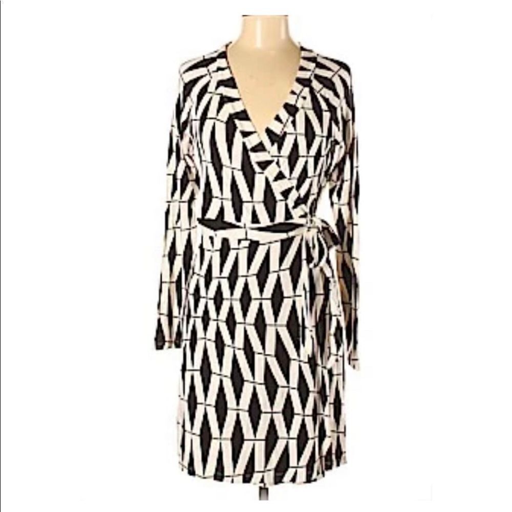 Tart Black White Patterned Long Sleeve Wrap Dress